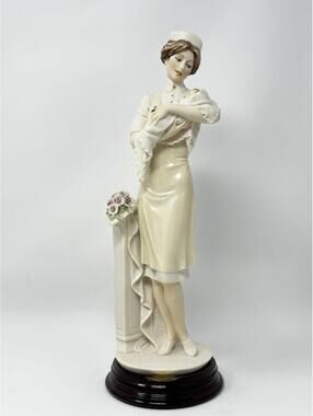 Giuseppe Armani Nurse with Child L'Infermiera Sculpture 0693-F - In Original Box